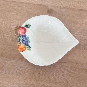 Vintage Bassano‎ Italian Majolica 3-D Fruit Bowl Fruit & Leaf